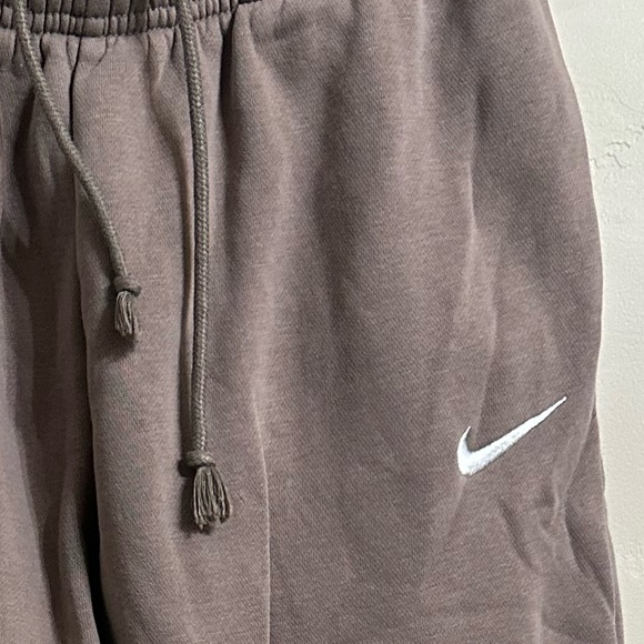 Women’s Nike - Phoenix Fleece Oversized High waisted Jogger Pants - Mink Brown - Picture 5 of 5